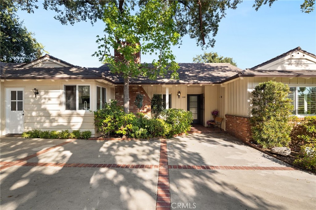 1648 Highland Oaks Drive