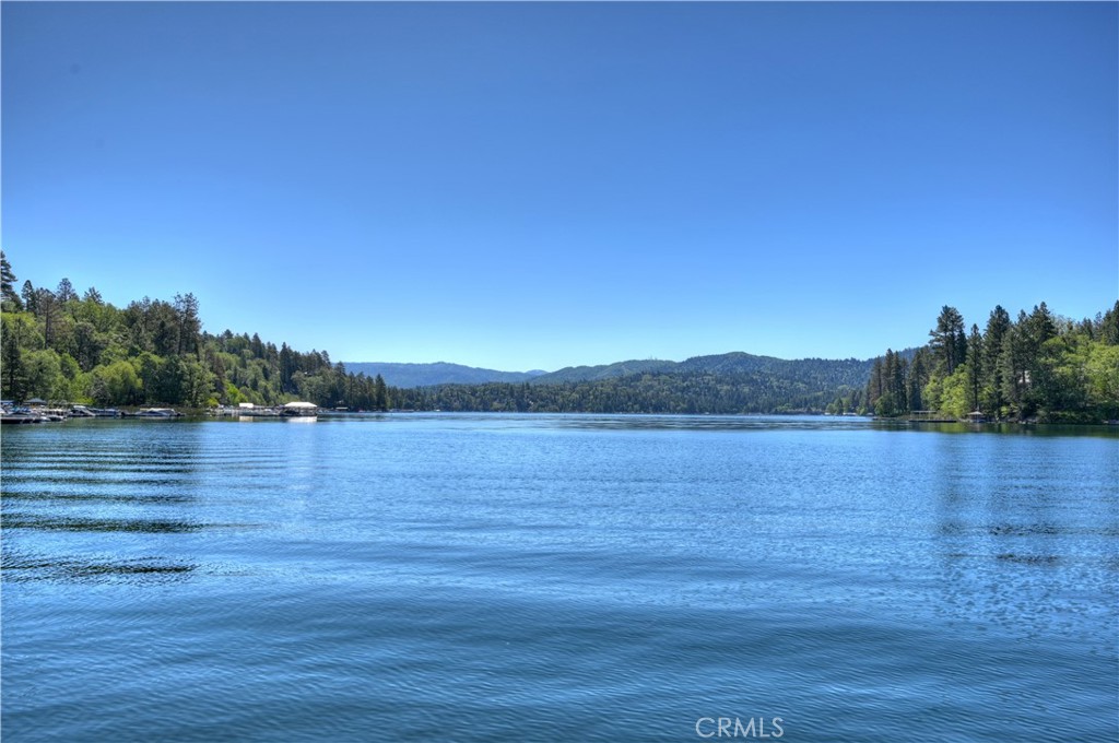 https://media.crmls.org/medias/d5470f77-a0a6-4bb5-b604-c0b1b13c8a3e.jpg?preset=X-Large