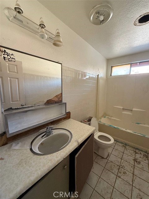Detail Gallery Image 14 of 29 For 1311 W 1st St, Merced,  CA 95341 - 4 Beds | 2 Baths