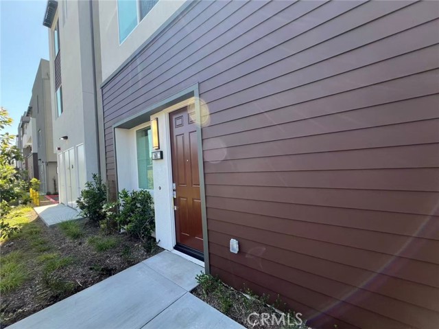 Detail Gallery Image 1 of 10 For 601 S Lyon St, Santa Ana,  CA 92705 - 2 Beds | 3 Baths