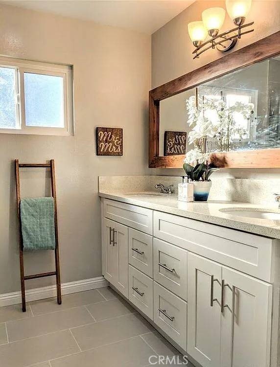 13651 Espirit Way, Irvine CA: https://media.crmls.org/medias/d5482a66-a37b-4af4-96b5-92ce53b11845.jpg