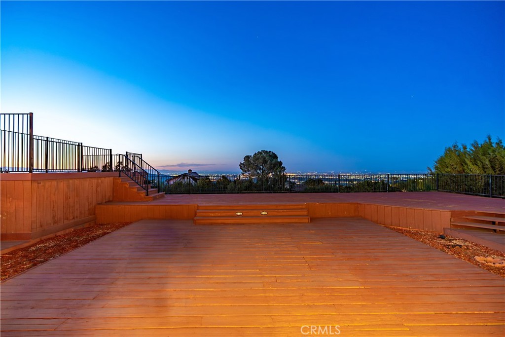 https://media.crmls.org/medias/d54996ab-a06e-46cd-a38a-a588c5f06ba4.jpg?preset=X-Large