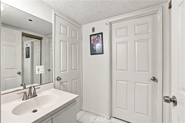 147 West Acacia, 160 photo 24