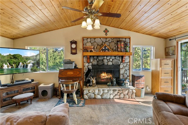 Detail Gallery Image 2 of 11 For 22864 Alder Ln, Crestline,  CA 92325 - 2 Beds | 1/1 Baths
