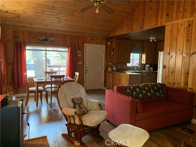 Detail Gallery Image 12 of 15 For 304 Highland, Sugarloaf,  CA 92386 - 2 Beds | 1 Baths