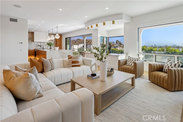 Detail Gallery Image 16 of 69 For 2915 Cliff Dr, Newport Beach,  CA 92663 - 4 Beds | 4/1 Baths