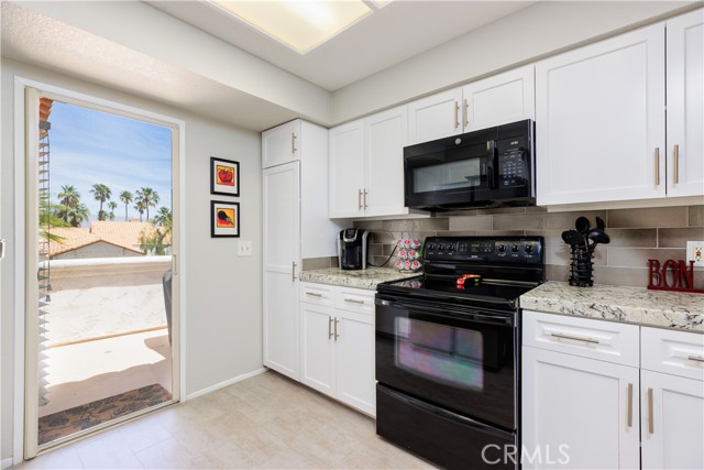 Detail Gallery Image 5 of 37 For 133 Villa Ct, Palm Desert,  CA 92211 - 2 Beds | 2 Baths