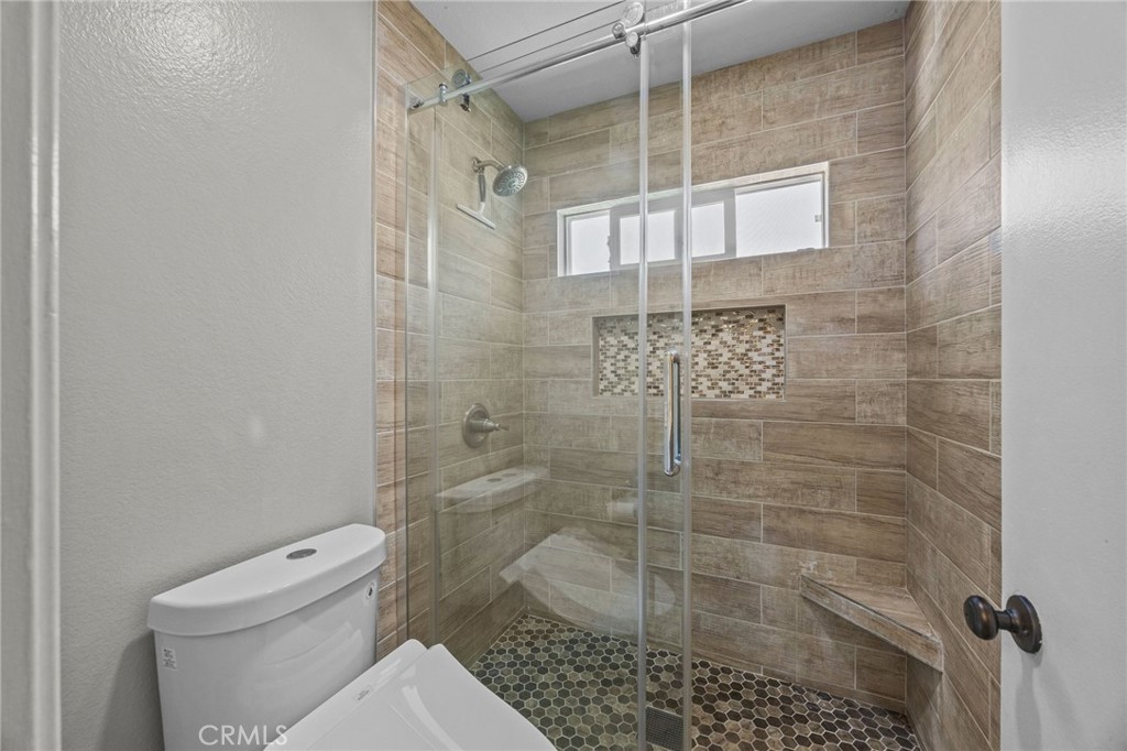https://media.crmls.org/medias/d54b639d-69d7-4b13-8619-feb81919aac4.jpg?preset=X-Large