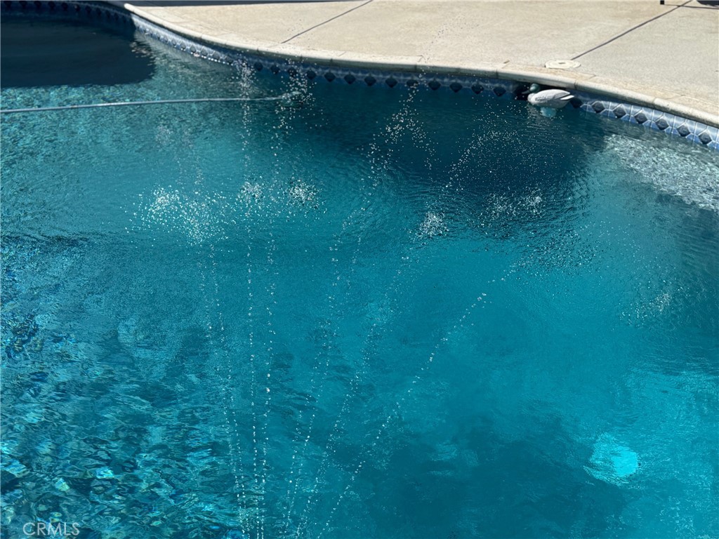 https://media.crmls.org/medias/d54b6460-3940-4445-94c0-e4eee2e74883.jpg?preset=X-Large