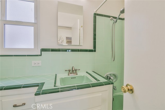 1030 E 2nd Street, Long Beach CA: https://media.crmls.org/medias/d54be61e-5022-4d20-ac87-f6dee90165f6.jpg