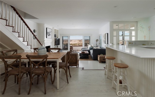 Detail Gallery Image 7 of 19 For 116 E Oceanfront, Newport Beach,  CA 92661 - 3 Beds | 2/1 Baths