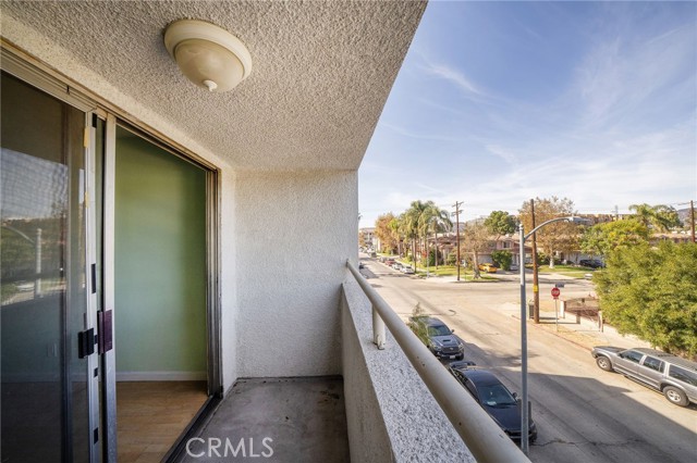 Detail Gallery Image 11 of 22 For 7254 Vassar Ave #303,  Canoga Park,  CA 91303 - 2 Beds | 2 Baths