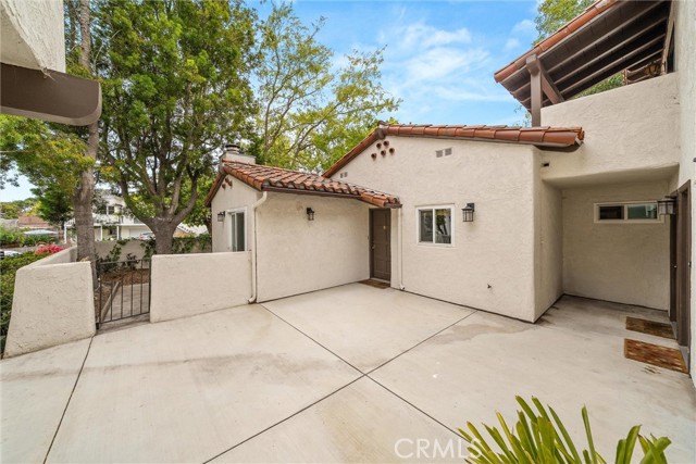 930 Philinda Avenue, Santa Barbara CA: https://media.crmls.org/medias/d54e2ffa-b9b6-4e56-9153-81ae32e2599d.jpg