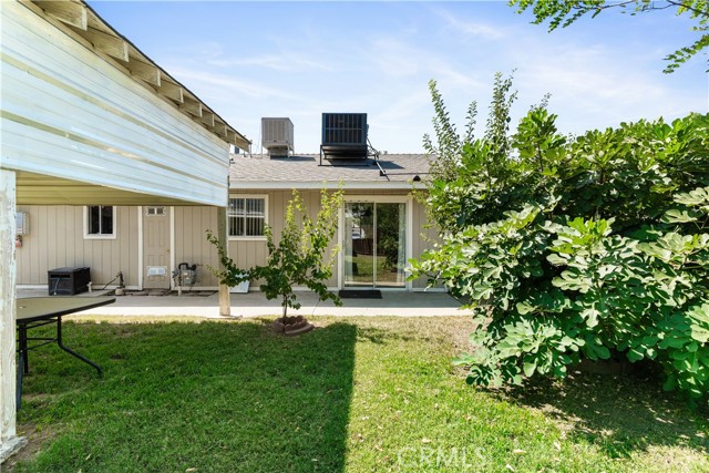 518 Lincoln Avenue, Bakersfield CA: https://media.crmls.org/medias/d54e30cd-2a99-4e41-9e62-bb1eb07d6a75.jpg