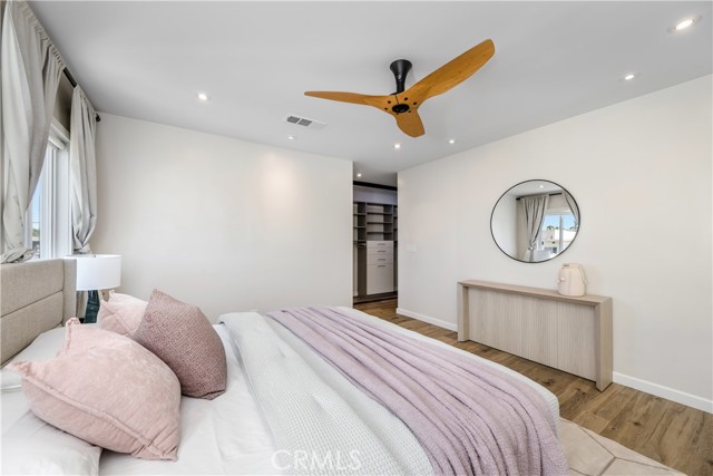 3901 E Livingston Drive, Long Beach CA: https://media.crmls.org/medias/d54f0840-722d-44de-a523-8e23ec3a3393.jpg