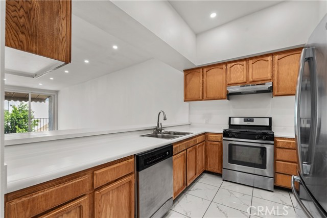 Detail Gallery Image 7 of 35 For 1559 Winona #D3,  Los Angeles,  CA 90027 - 2 Beds | 2 Baths