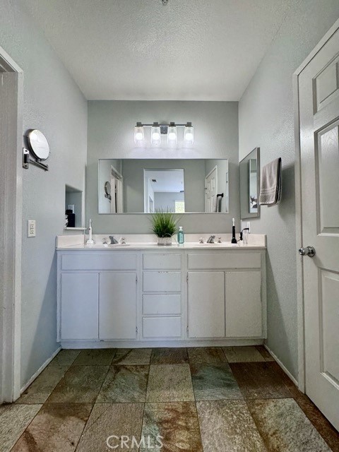 33423 Winston Way, Temecula CA: https://media.crmls.org/medias/d5501ee9-39bf-4c8a-bd72-a5d5e76c20a7.jpg