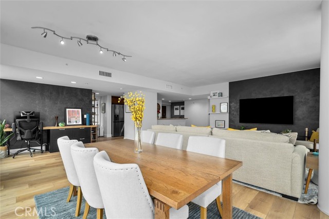 400 W Ocean Boulevard, Long Beach CA: https://media.crmls.org/medias/d5507bf6-653a-4209-835c-09a510413850.jpg