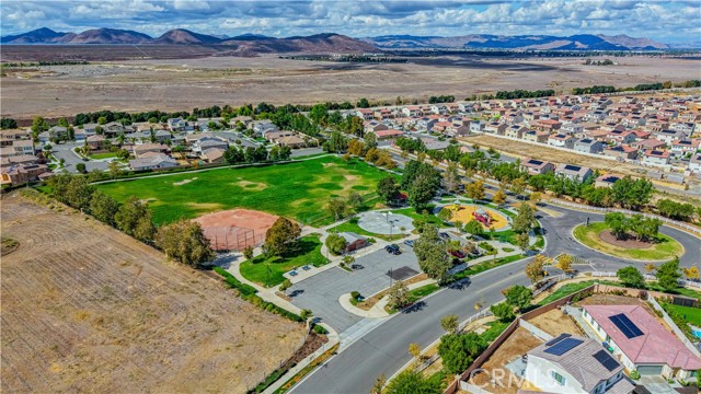 Detail Gallery Image 4 of 44 For 574 Feeder, Hemet,  CA 92543 - 4 Beds | 2/1 Baths