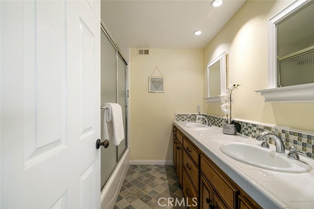 484 S Euclid Avenue, Pasadena CA: https://media.crmls.org/medias/d5526014-6002-4753-aef5-7ec471e3a325.jpg