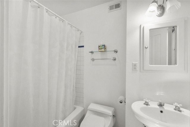 Detail Gallery Image 32 of 54 For 1815 Las Flores Dr, Glendale,  CA 91207 - 4 Beds | 3 Baths