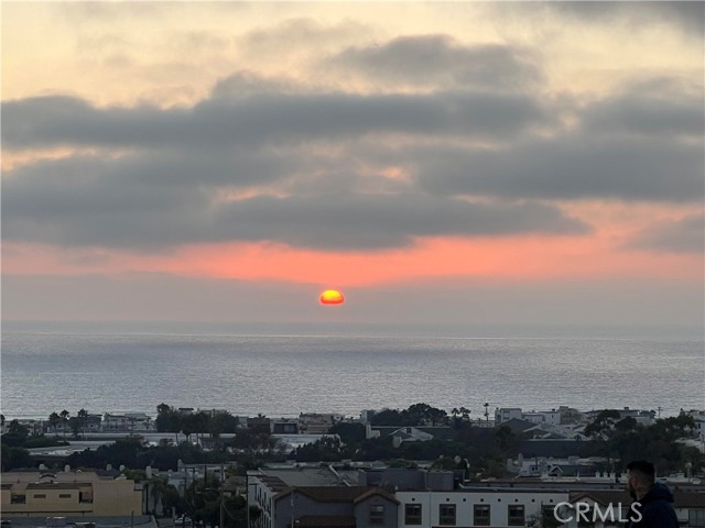 Detail Gallery Image 33 of 38 For 419 Anita St a,  Redondo Beach,  CA 90278 - 4 Beds | 3/1 Baths