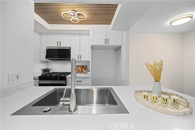 Detail Gallery Image 6 of 23 For 9714 Sepulveda Bld #202,  North Hills,  CA 91343 - 2 Beds | 2 Baths