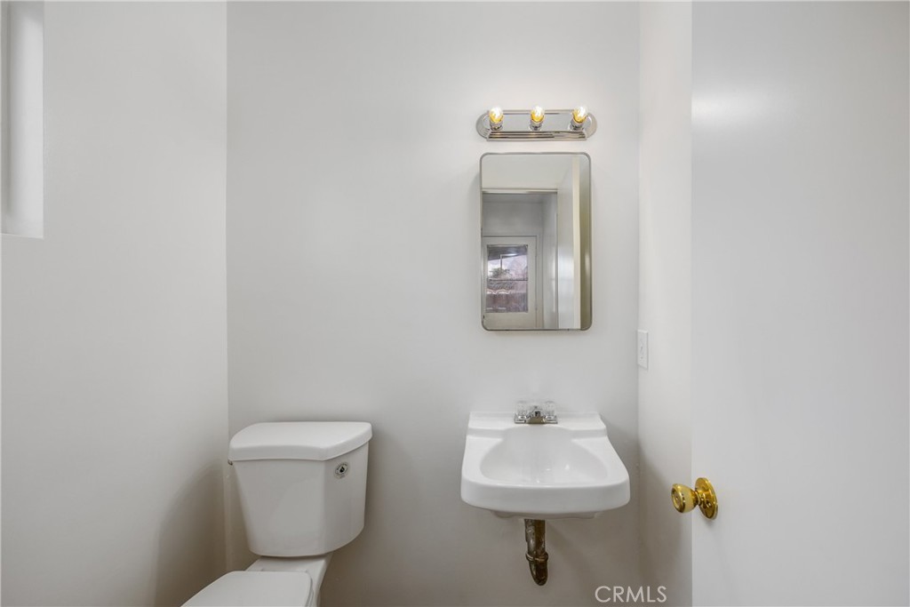 https://media.crmls.org/medias/d55430f7-94f3-4635-ba75-72073bae0082.jpg?preset=X-Large