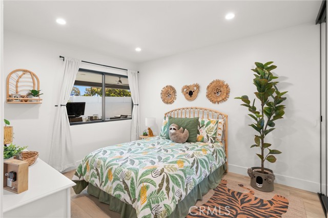 19582 Summer Breeze Lane, Huntington Beach CA: https://media.crmls.org/medias/d5544a5b-fd12-4ca5-904f-d69214bc8952.jpg
