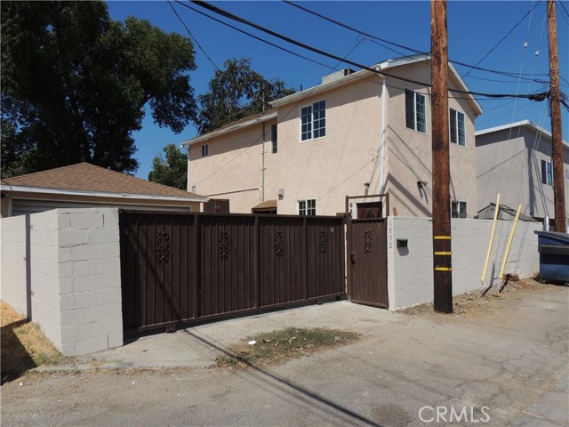 Detail Gallery Image 24 of 27 For 6830 Aura Ave, Reseda,  CA 91335 - 7 Beds | 5 Baths