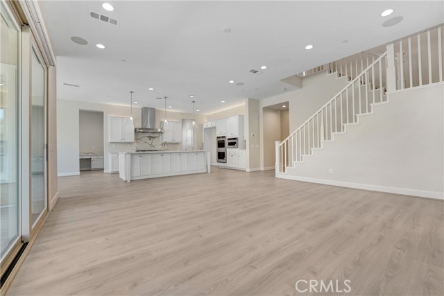 Detail Gallery Image 3 of 40 For 21201 Wildflower Way, Chatsworth,  CA 91311 - 5 Beds | 5 Baths
