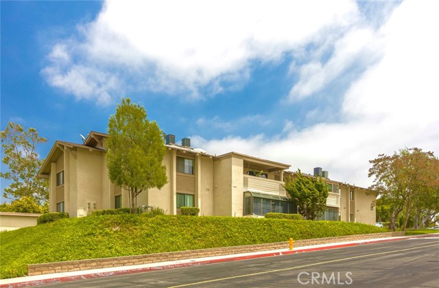 Detail Gallery Image 9 of 42 For 13526 La Jolla Cir #207-D,  La Mirada,  CA 90638 - 2 Beds | 2 Baths