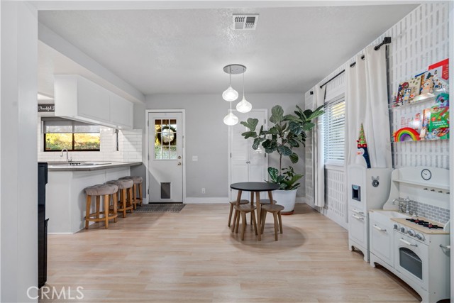 Detail Gallery Image 16 of 57 For 43034 Cherbourg, Lancaster,  CA 93536 - 3 Beds | 2 Baths