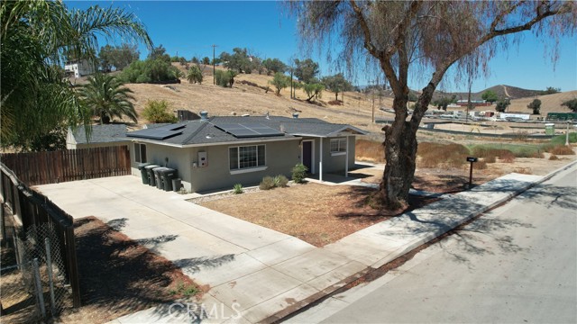 18271 Treleven Avenue, Lake Elsinore CA: https://media.crmls.org/medias/d55555ac-4b8e-48ca-bc0d-952dd0a8a2d4.jpg