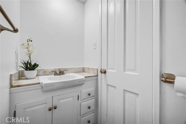 Detail Gallery Image 22 of 66 For 4121 Country Club Dr, Lakewood,  CA 90712 - 4 Beds | 5 Baths