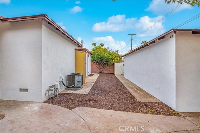 Detail Gallery Image 37 of 49 For 17124 Saticoy St, Lake Balboa,  CA 91406 - 3 Beds | 2 Baths