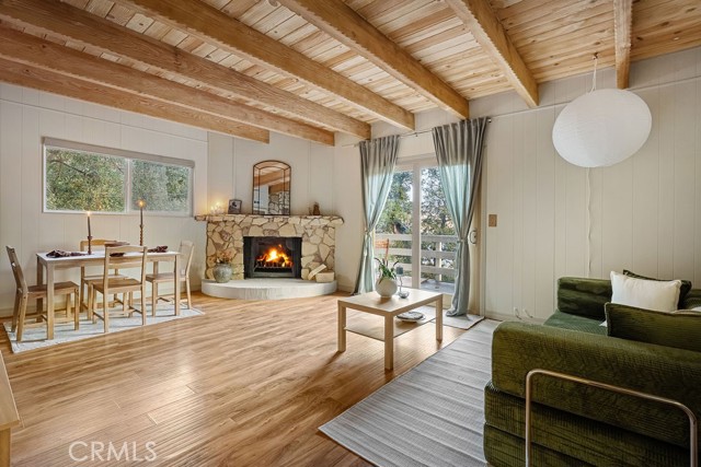 Detail Gallery Image 3 of 30 For 989 Calanda, Crestline,  CA 92325 - 2 Beds | 2 Baths