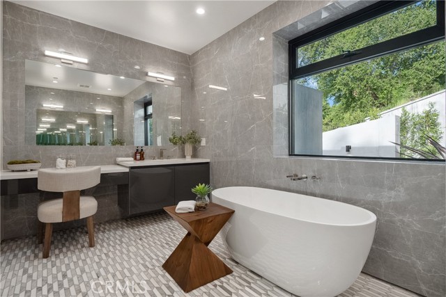 3670 Buena Park Drive, Studio City CA: https://media.crmls.org/medias/d5573364-7b0e-4d4a-b10c-381a02029926.jpg