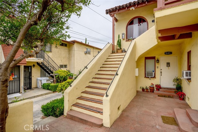1641 S Catalina Street, Los Angeles CA: https://media.crmls.org/medias/d5579931-75b3-4b8f-9674-c33b985b3e49.jpg