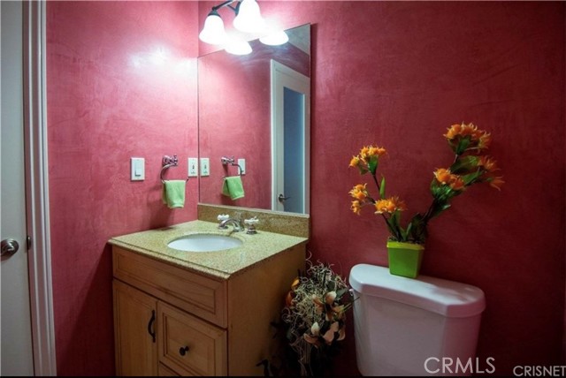 Detail Gallery Image 12 of 30 For 6912 Remmet Ave #5,  Canoga Park,  CA 91303 - 2 Beds | 2/1 Baths