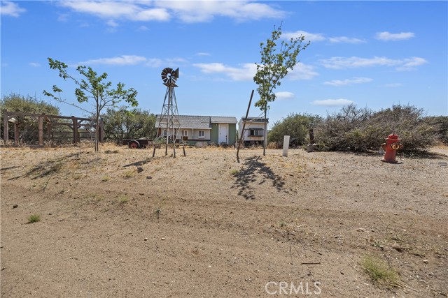 8328 Chateau Road, Phelan CA: https://media.crmls.org/medias/d5582538-4605-416e-9e5a-3d954662057f.jpg