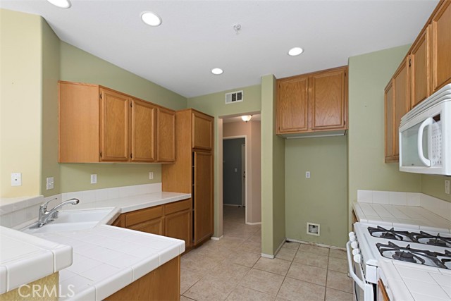 Detail Gallery Image 4 of 10 For 26133 Williams Way #B,  Murrieta,  CA 92563 - 3 Beds | 3 Baths