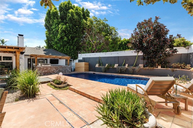4741 Santa Lucia Drive, Woodland Hills CA: https://media.crmls.org/medias/d558745b-f12b-4b02-ae50-3f1a8eed2935.jpg