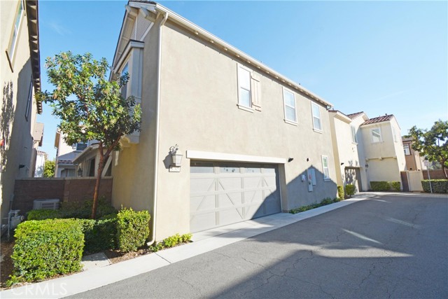 Detail Gallery Image 5 of 41 For 8765 Festival St, Chino,  CA 91708 - 4 Beds | 3/1 Baths