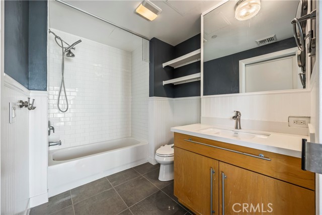 801 Ash Street, San Diego CA: https://media.crmls.org/medias/d559d4d9-91ff-4bd7-bd1d-5b4465029a1c.jpg