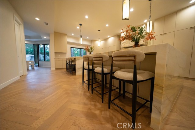 Detail Gallery Image 34 of 74 For 17437 Oak Creek Ct, Encino,  CA 91316 - 5 Beds | 5/1 Baths