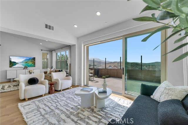 236 Collino, Irvine CA: https://media.crmls.org/medias/d55a3b74-7411-4644-b07a-87abb5218952.jpg