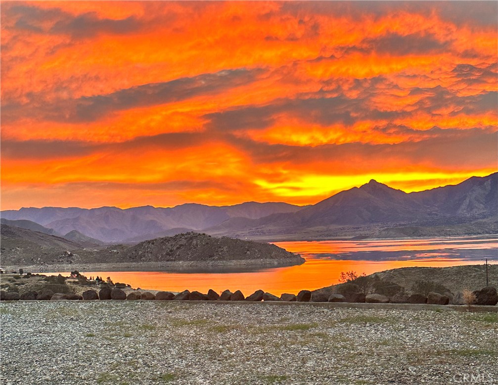 https://media.crmls.org/medias/d55a4645-3ae9-40d3-a73f-d4f8599a5ad7.jpg?preset=X-Large