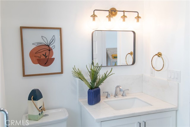 Detail Gallery Image 12 of 13 For 424 1/2 Marguerite Ave, Corona Del Mar,  CA 92625 - 2 Beds | 2/1 Baths