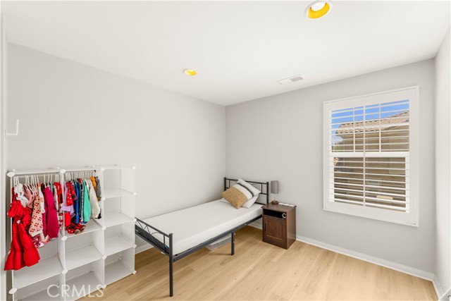 7169 Logsdon Drive, Eastvale CA: https://media.crmls.org/medias/d55c6cf2-a280-4e96-b946-c290108f6c0a.jpg